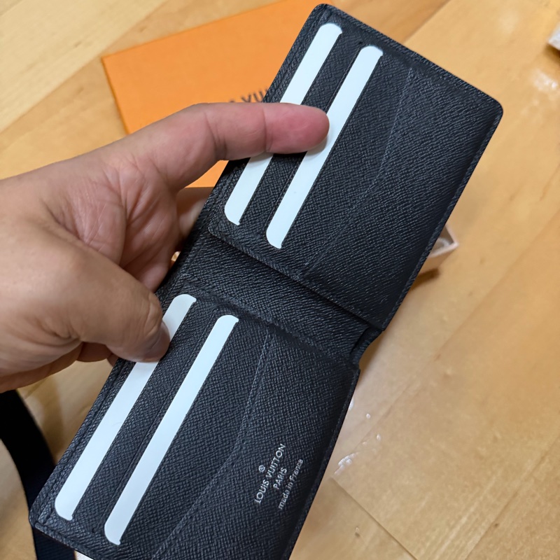 Lv水波紋對開短夾（8卡）-5