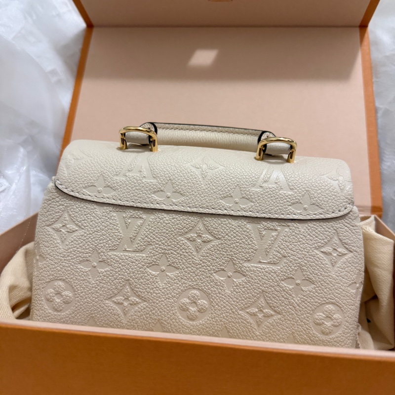 LV 瑪德琳白色小包 – 幾乎全新，含塵袋與保卡-2