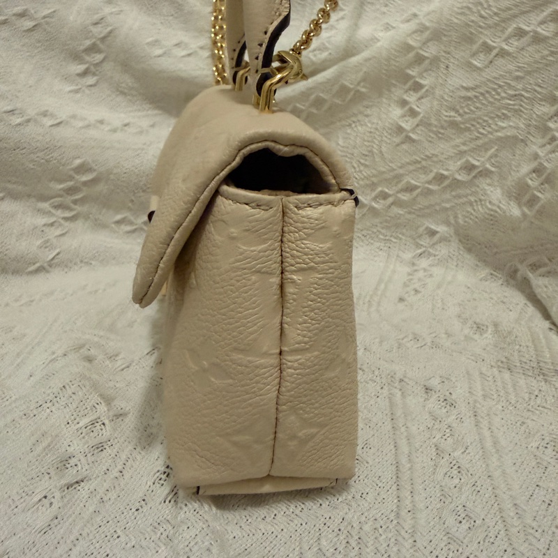 LV 瑪德琳白色小包 – 幾乎全新，含塵袋與保卡-4