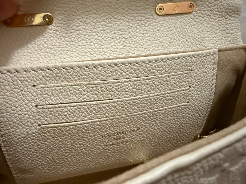 LV 瑪德琳白色小包 – 幾乎全新，含塵袋與保卡-12