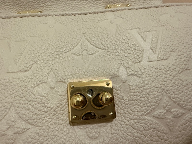 LV 瑪德琳白色小包 – 幾乎全新，含塵袋與保卡-14