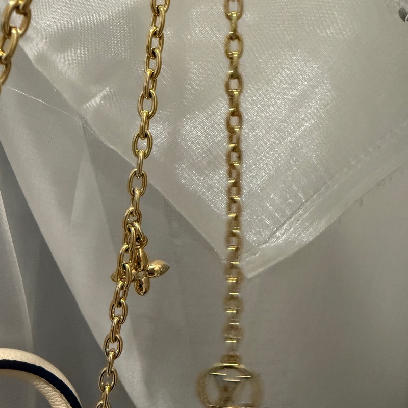 LV 瑪德琳白色小包 – 幾乎全新，含塵袋與保卡-16