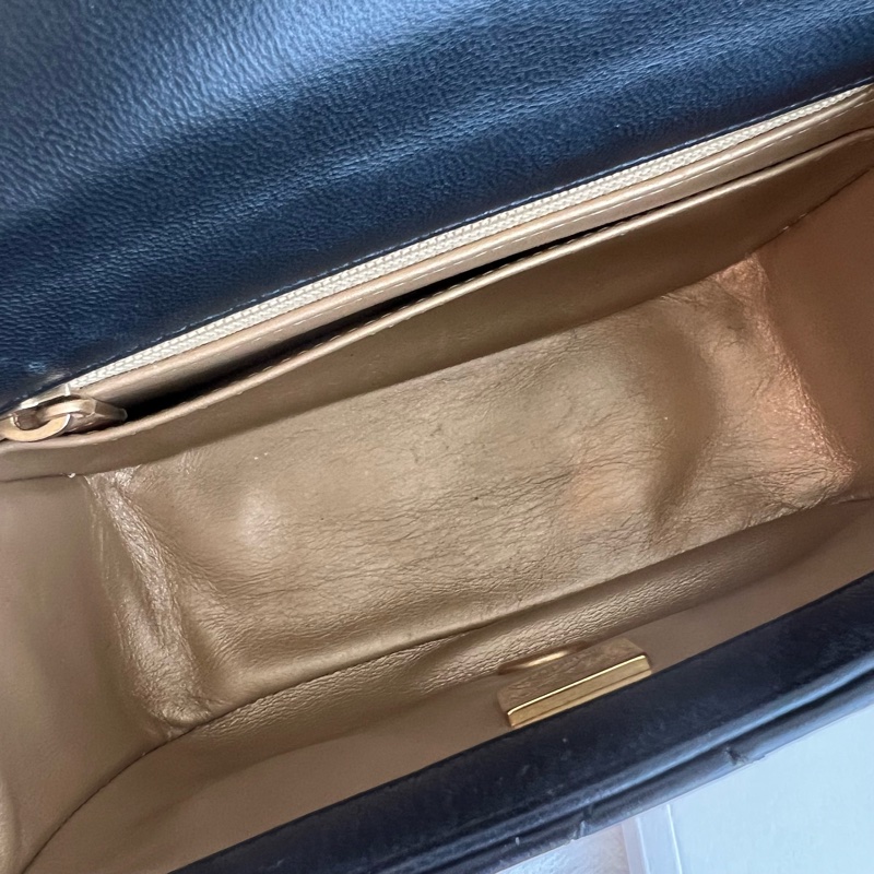 ෆ Chanel黑金金球方胖-12