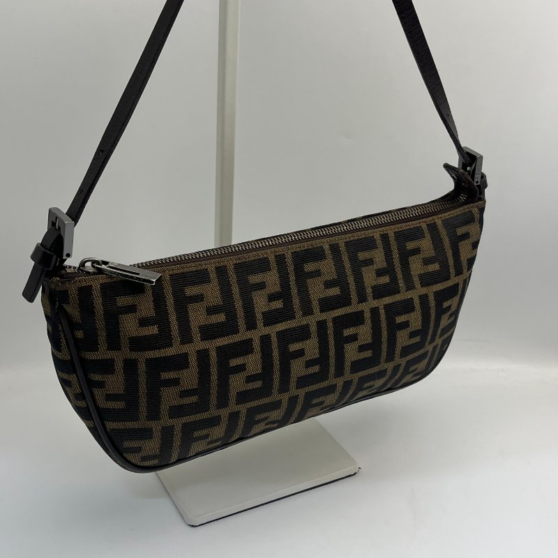 🏷Fendi漁夫包-4