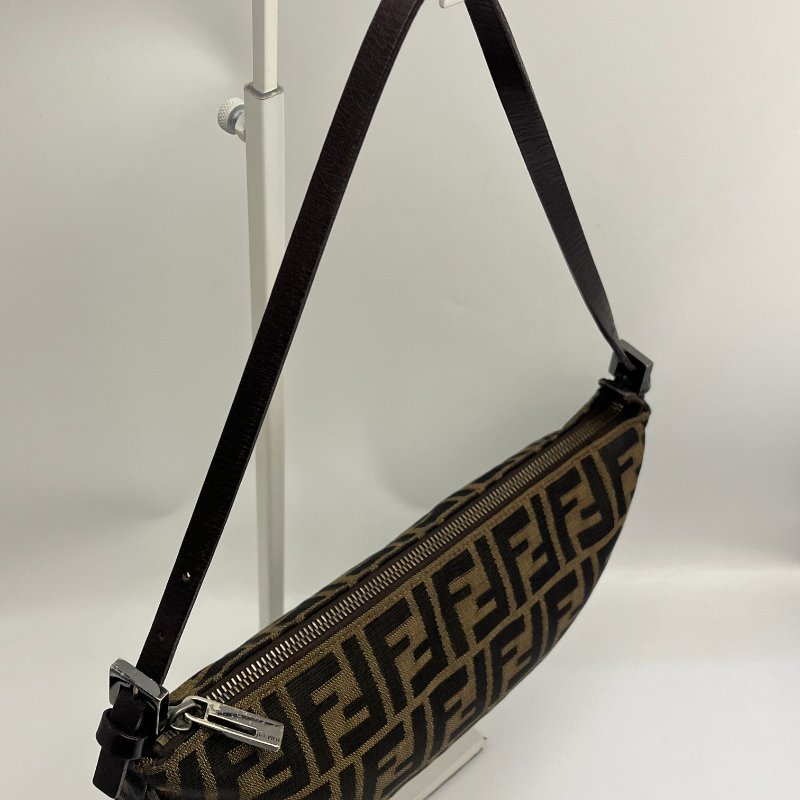 🏷Fendi漁夫包-8