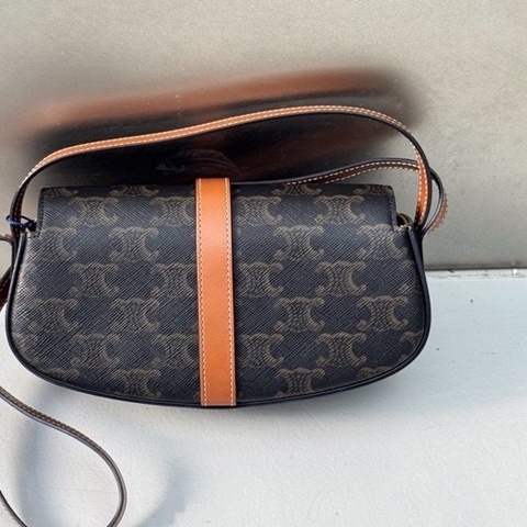 Celine賽琳 凱旋門棕色老花鎖頭腋下包 ，尺寸：20x10.5x6cm