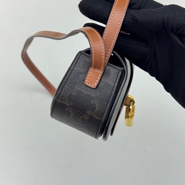 Celine賽琳 凱旋門棕色老花鎖頭腋下包 ,尺寸:20x10.5x6cm-1