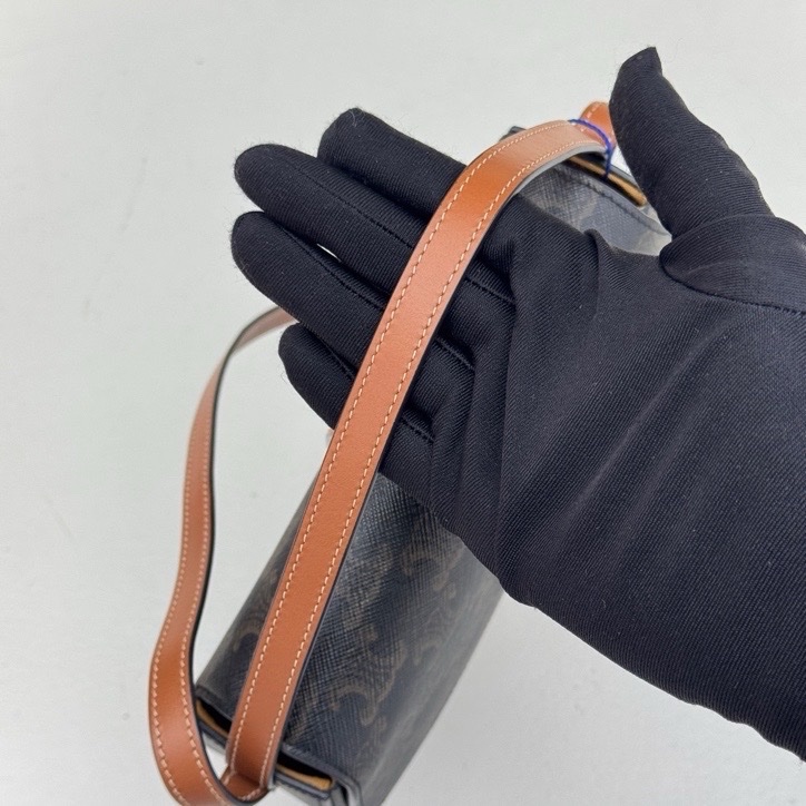 Celine賽琳 凱旋門棕色老花鎖頭腋下包 ,尺寸:20x10.5x6cm-2