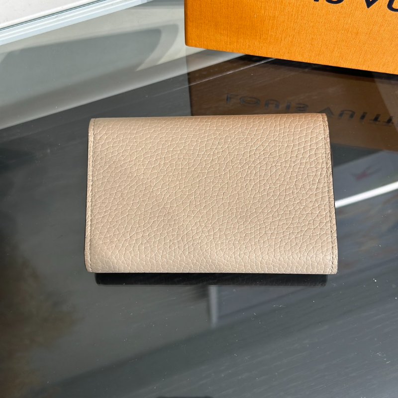 LOUIS VUITTON Capucines三折短夾 - 米灰-3