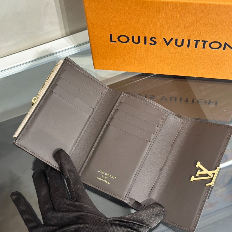 LOUIS VUITTON Capucines三折短夾 - 米灰-5