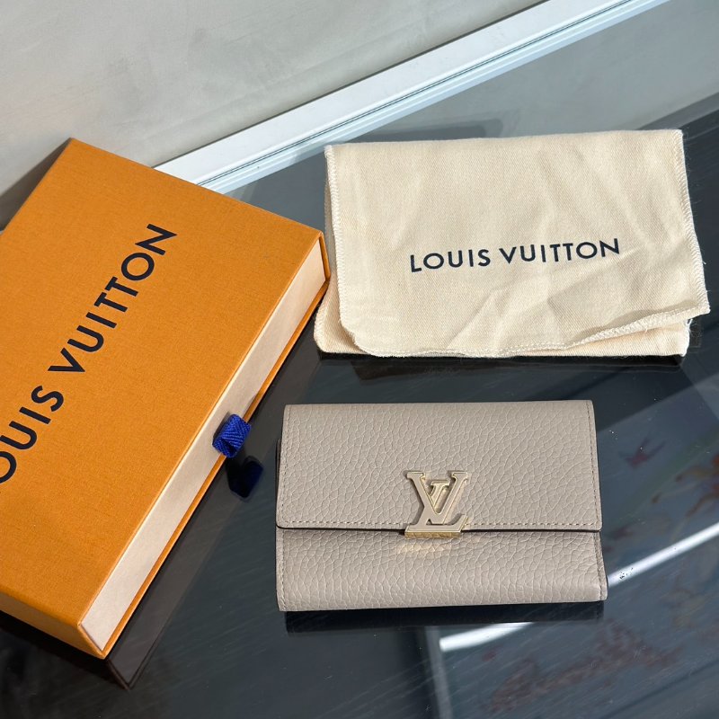 LOUIS VUITTON Capucines三折短夾 - 米灰-7