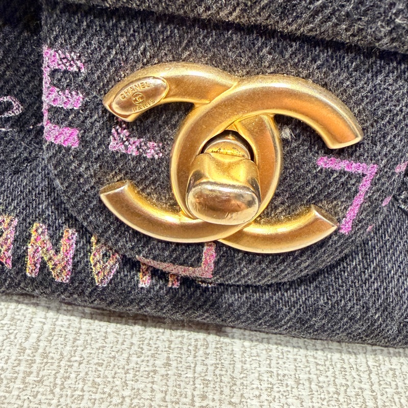 香奈兒Chanel 22P 黑色牛仔塗鴉CF 小號-1
