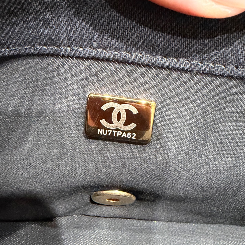 香奈兒Chanel 22P 黑色牛仔塗鴉CF 小號-17