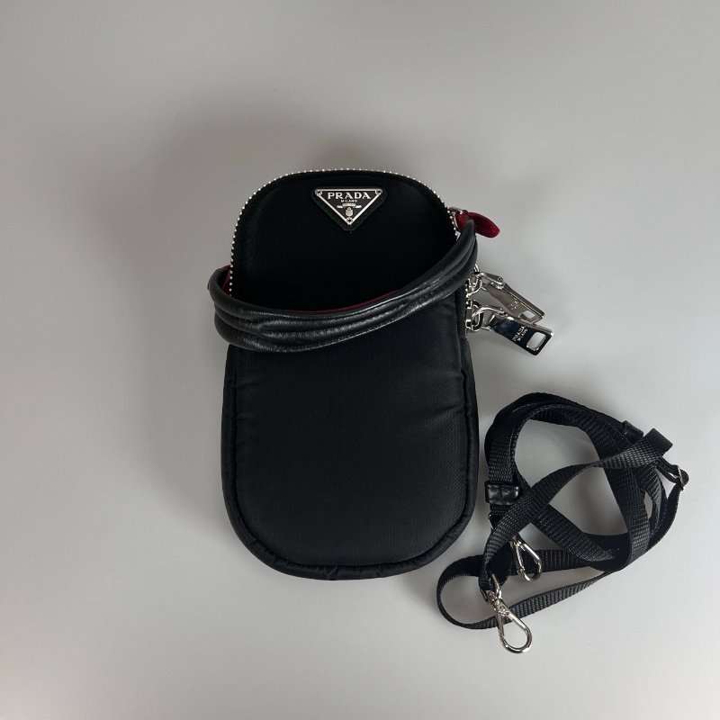 PRADA 黑尼龍手機包-0
