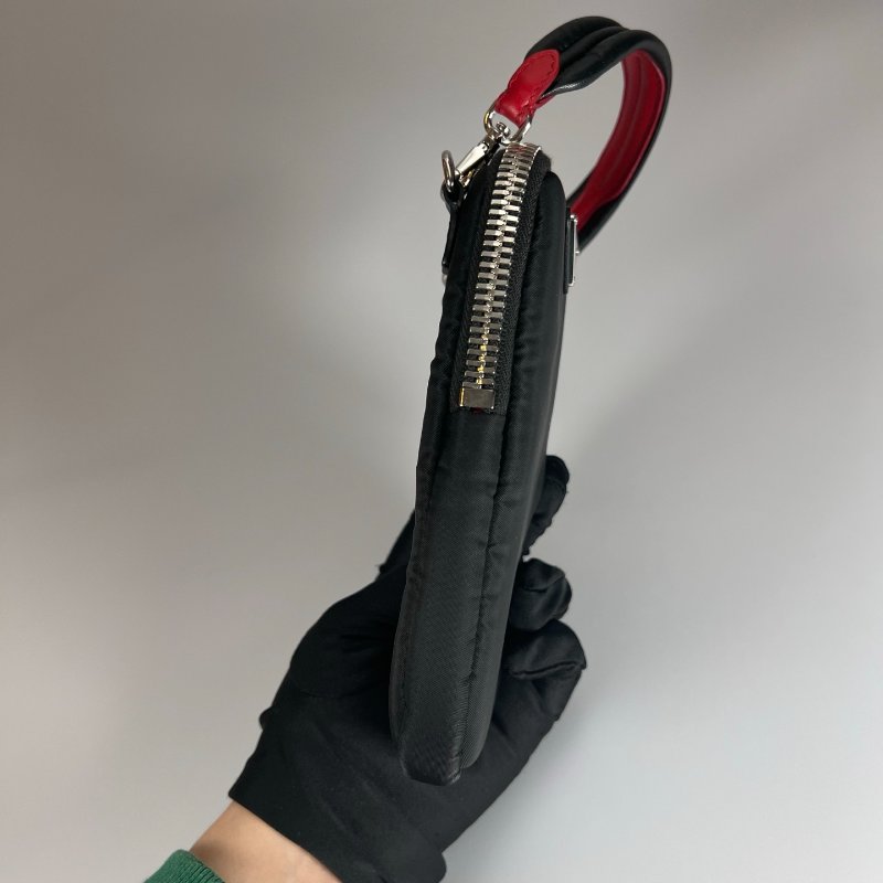 PRADA 黑尼龍手機包-2