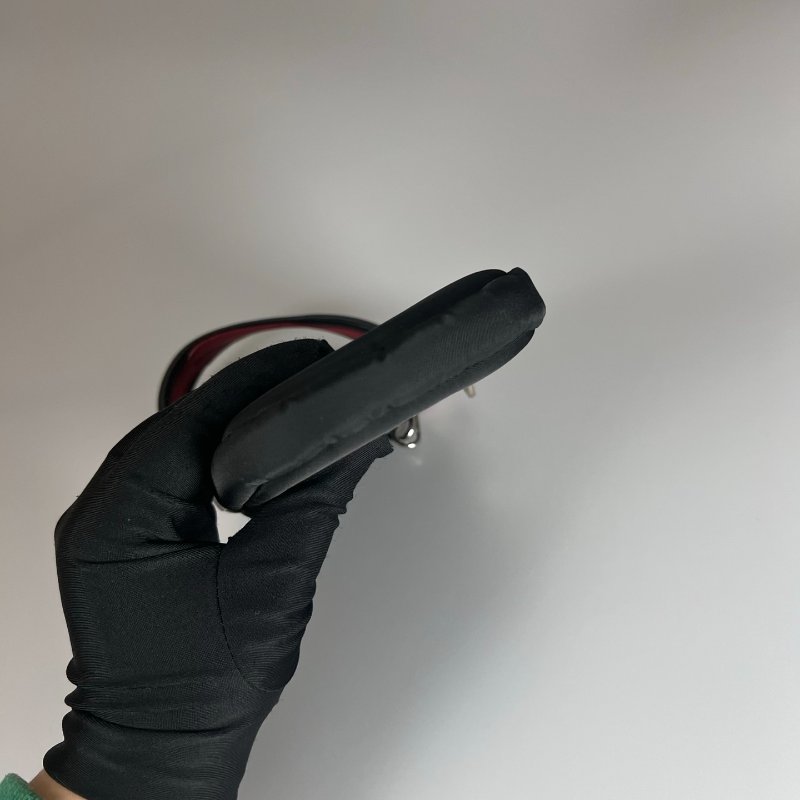 PRADA 黑尼龍手機包-4