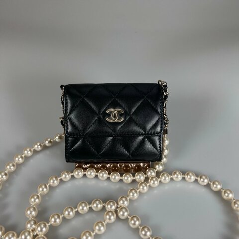CHANEL 珍珠小廢包羊皮黑 AP2583/保卡款31開