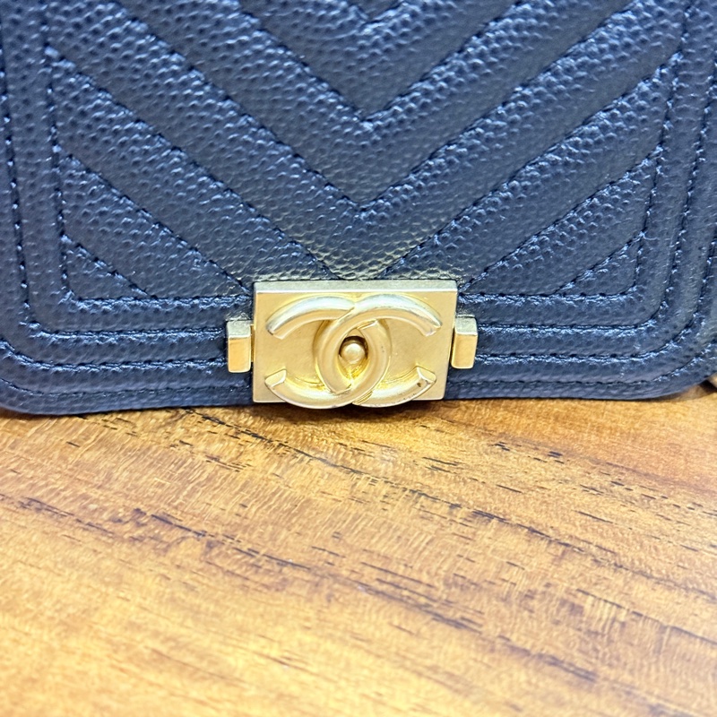 9新✨ 香奈兒CHANEL🖤荔枝皮 leboy金珠斜背卡包 斜背錢包   可斜背也可腰鏈包-25