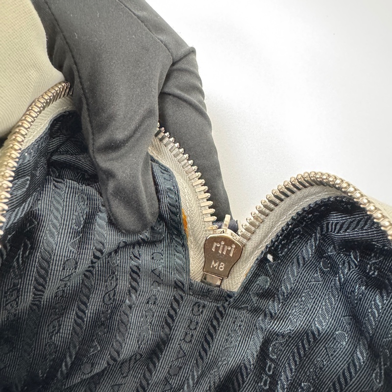 PRADA 經典尼龍旅行包🧳-22