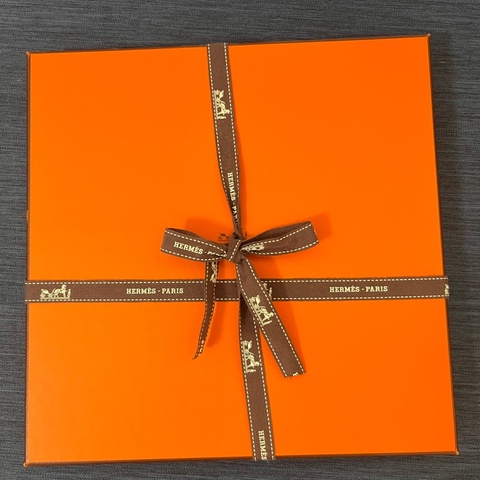 Hermès 愛馬仕 Flagship 旗艦店 90 絲巾 (經典粉色)