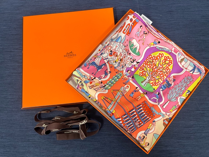 Hermès 愛馬仕 Flagship 旗艦店 90 絲巾 (經典粉色)-0
