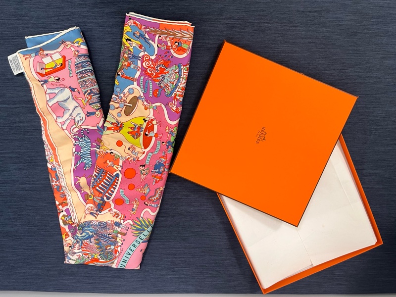 Hermès 愛馬仕 Flagship 旗艦店 90 絲巾 (經典粉色)-2