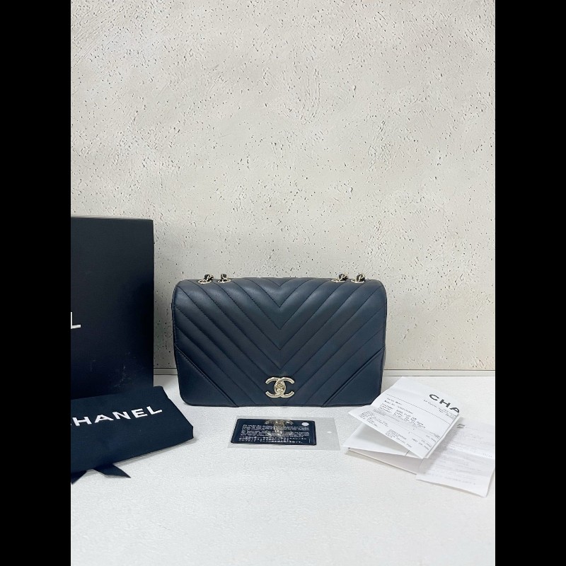 Chanel flap bag chevron-0