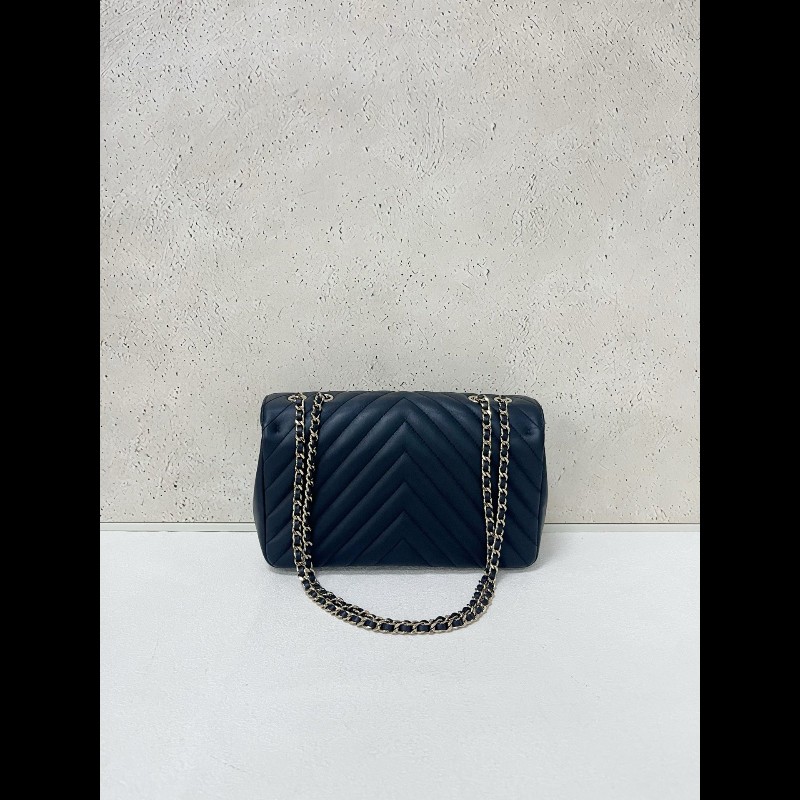 Chanel flap bag chevron-1