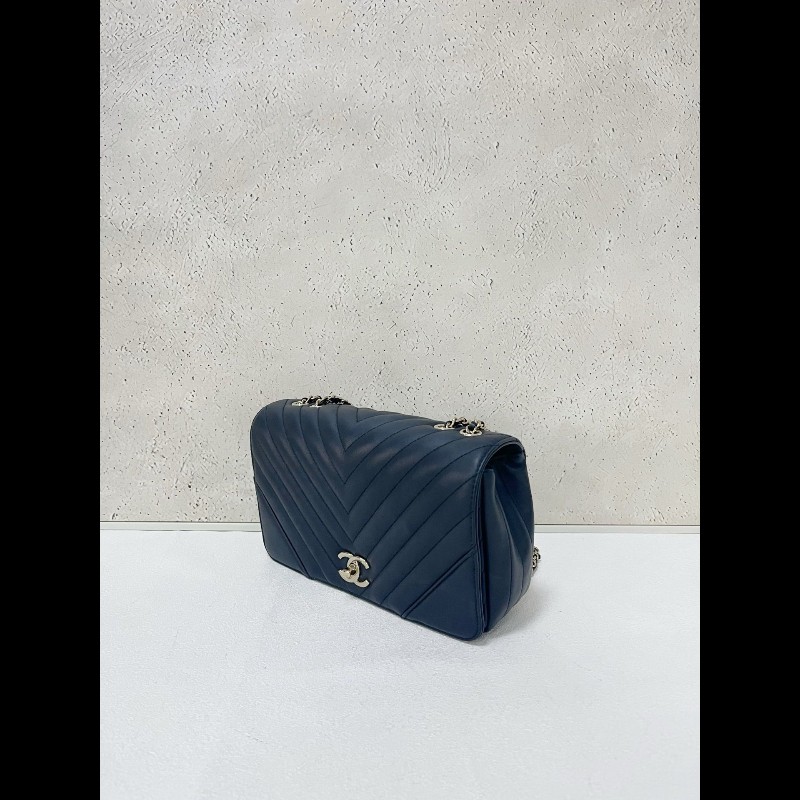Chanel flap bag chevron-3