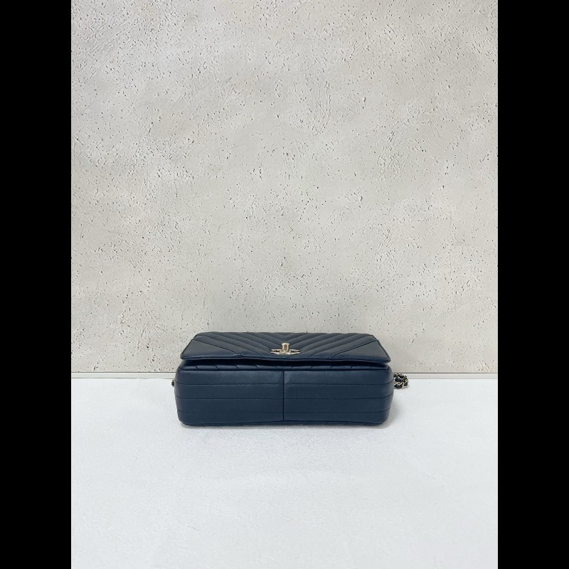 Chanel flap bag chevron-4