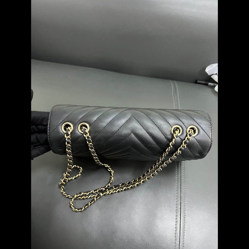 Chanel flap bag chevron-16