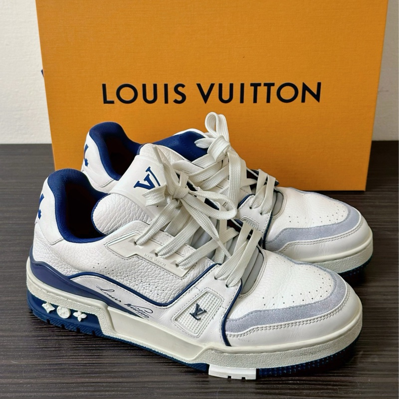 💎Han's house精品服飾💎 LV TRAINER 藍白色運動鞋 1ABFAA 八成新-0