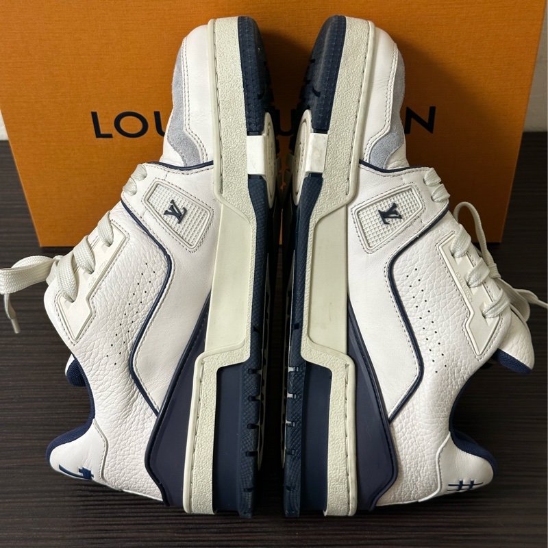💎Han's house精品服飾💎 LV TRAINER 藍白色運動鞋 1ABFAA 八成新-3