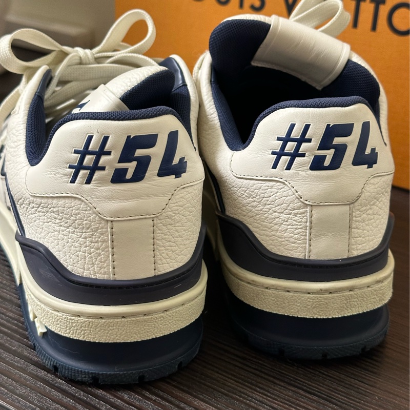 💎Han's house精品服飾💎 LV TRAINER 藍白色運動鞋 1ABFAA 八成新-5