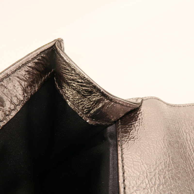 YVES SAINT LAURENT 牛皮皮革Clutch銀扣手拿包-14