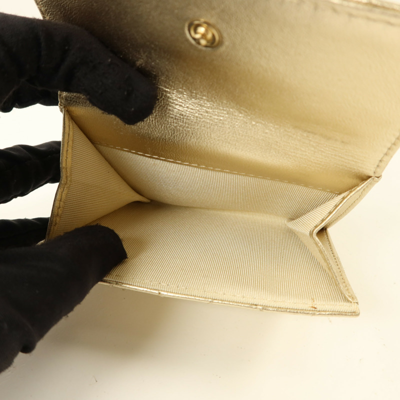 CHANEL 牛皮皮革Bifold Wallet金扣錢包-6