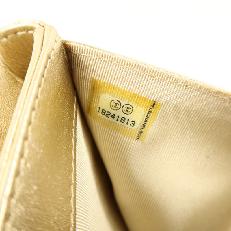 CHANEL 牛皮皮革Bifold Wallet金扣錢包-8