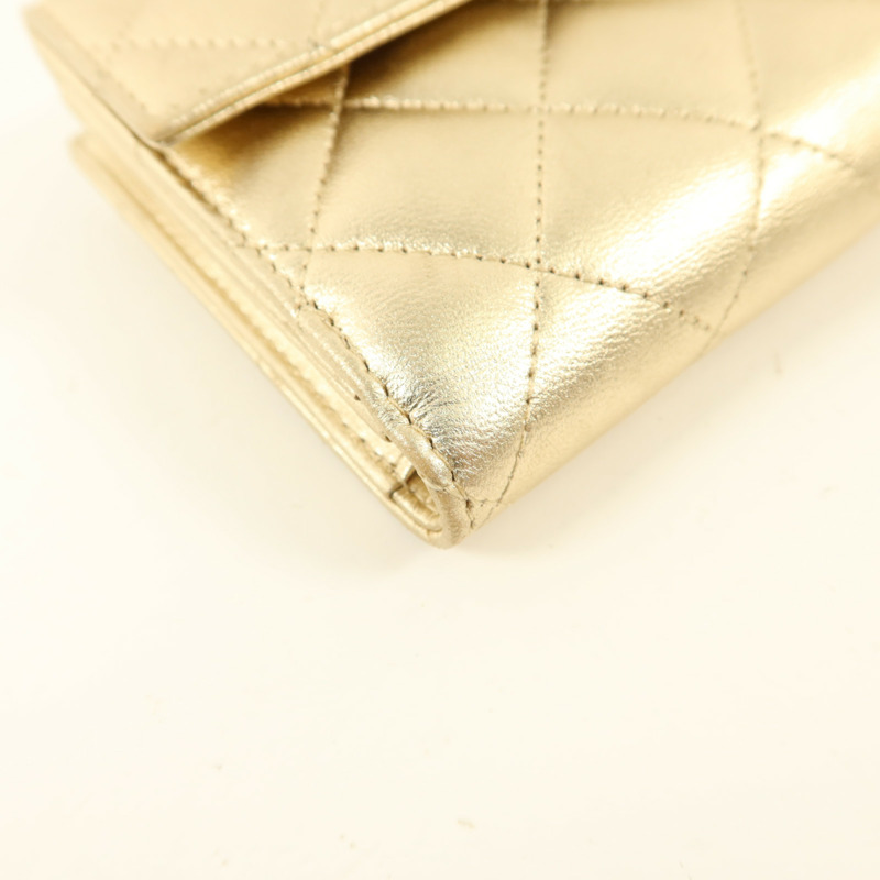 CHANEL 牛皮皮革Bifold Wallet金扣錢包-15