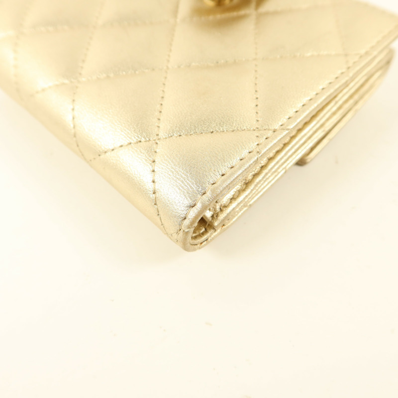 CHANEL 牛皮皮革Bifold Wallet金扣錢包-16