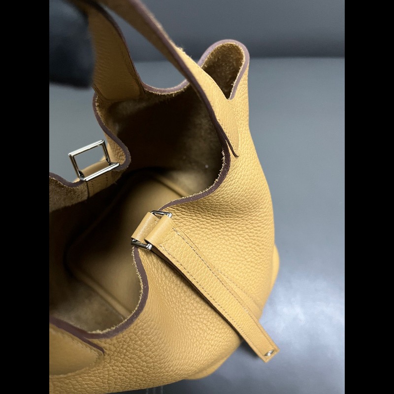 HERMES Picotin 18 菜籃子
餅乾色4B 銀扣-18
