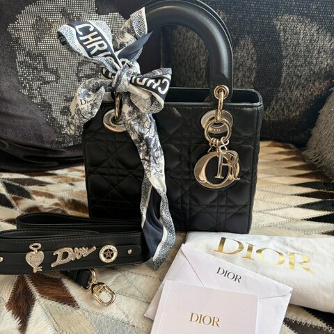 DIOR 小羊皮5x5黛妃包含背帶 黑色