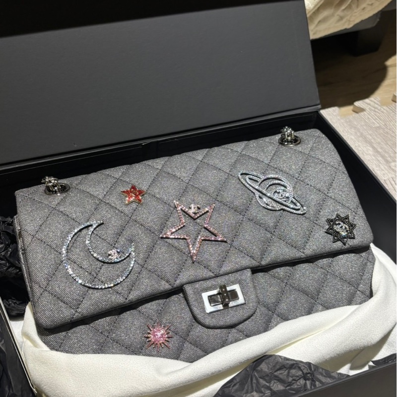 ✨Chanel 2.55限量版徽章 中號 99新 有保卡🩶-0