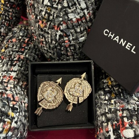 CHANEL 水鑽愛心穿劍耳環