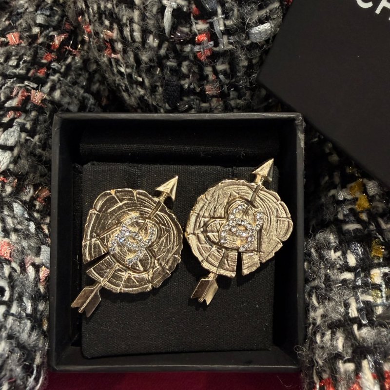 CHANEL 水鑽愛心穿劍耳環-1