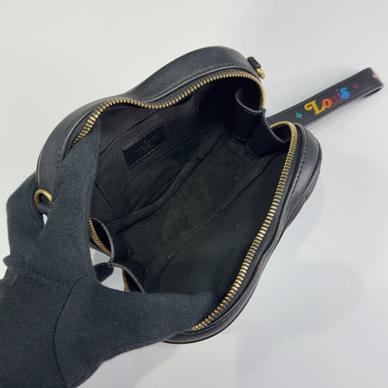 LV New Wave Heart肩背愛心包-4