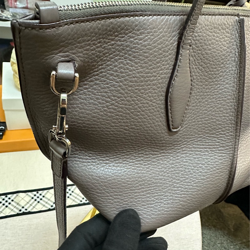 TOD’S 藕色牛皮斜背包-7