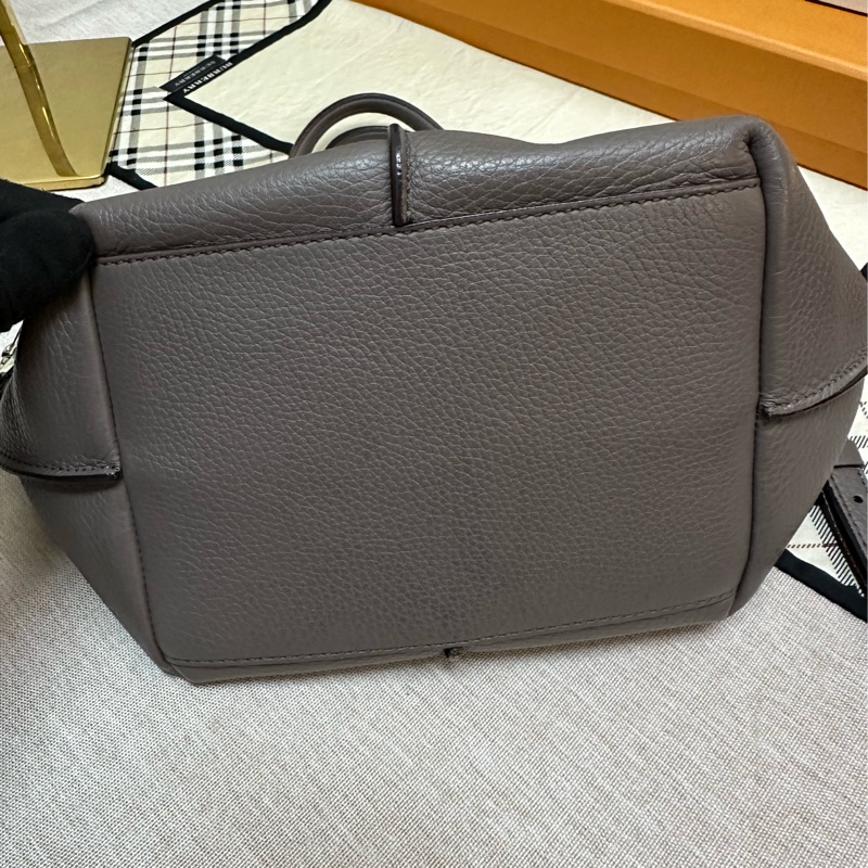 TOD’S 藕色牛皮斜背包-10