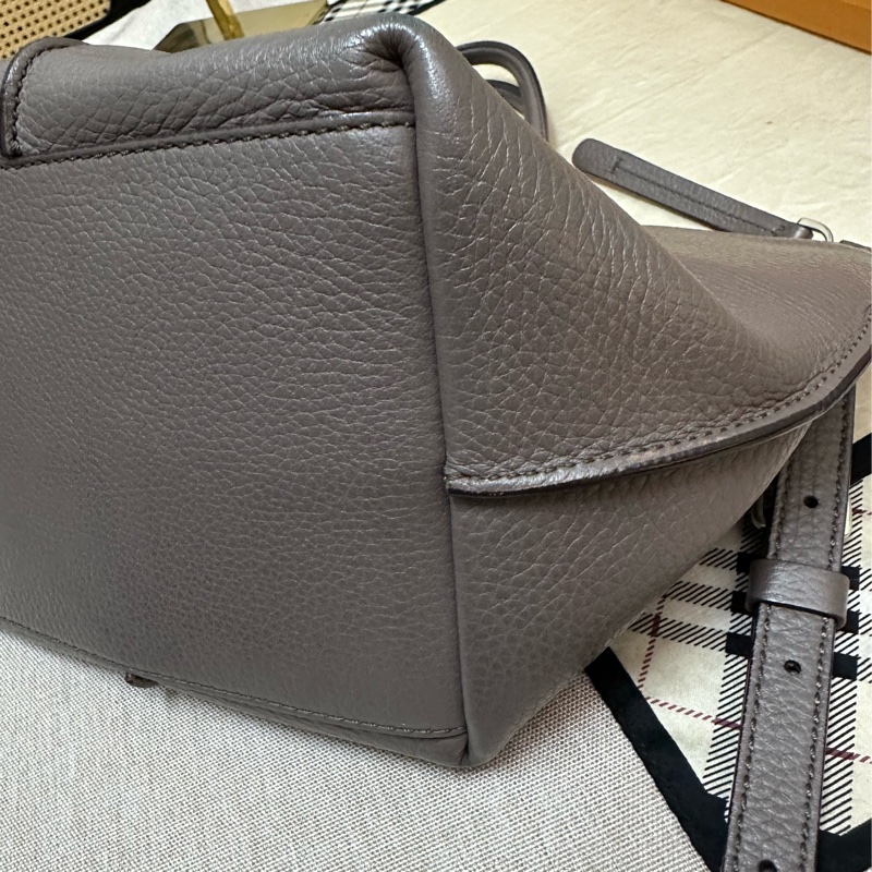 TOD’S 藕色牛皮斜背包-12