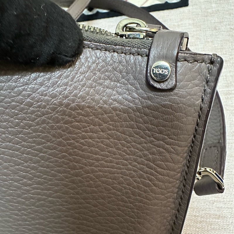 TOD’S 藕色牛皮斜背包-30