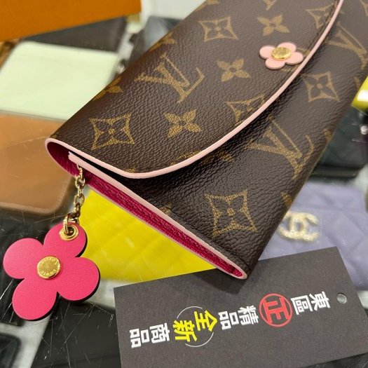 東區正精品㊣LV M64202 EMILIE 全新未使用原花粉色內裡金釦花朵小花微笑零錢袋皮夾長夾 RZ6342-5